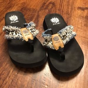 Like new: Leopard print- Yellow box flip flops